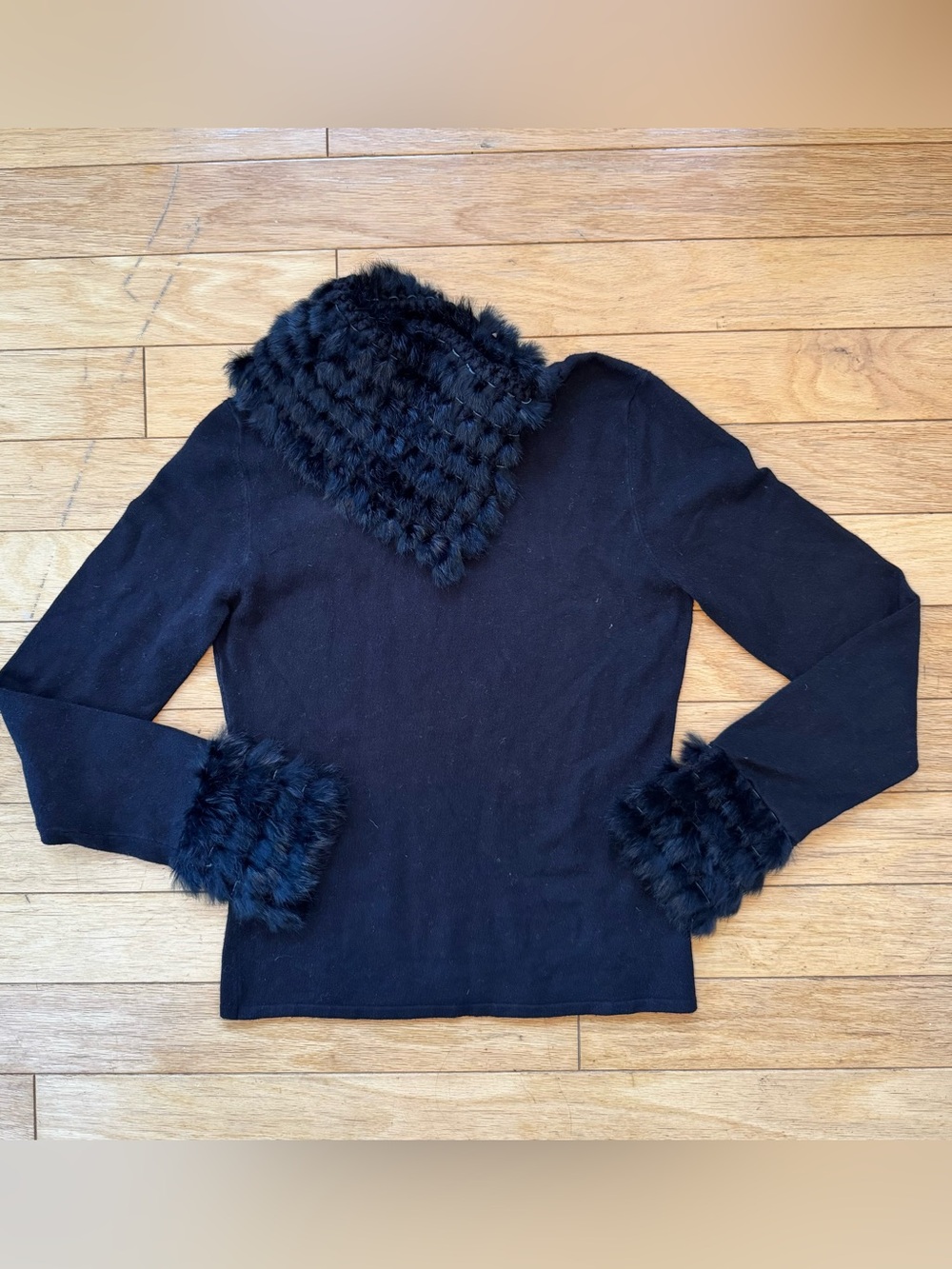 YUKA Black Faux Fur Trim Sweater Size L Y2K Winter Statement Top